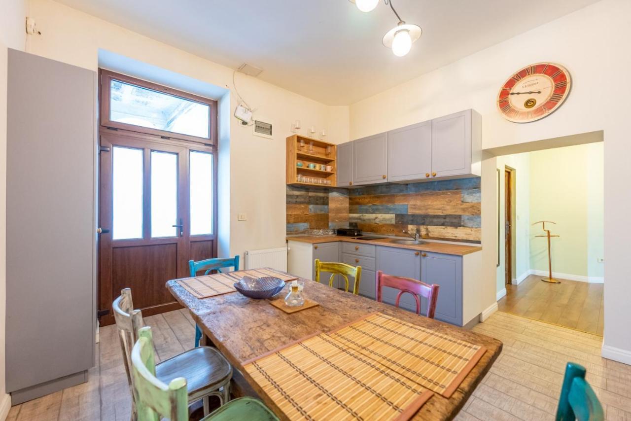 Cozyflat In The Central Arad Bagian luar foto